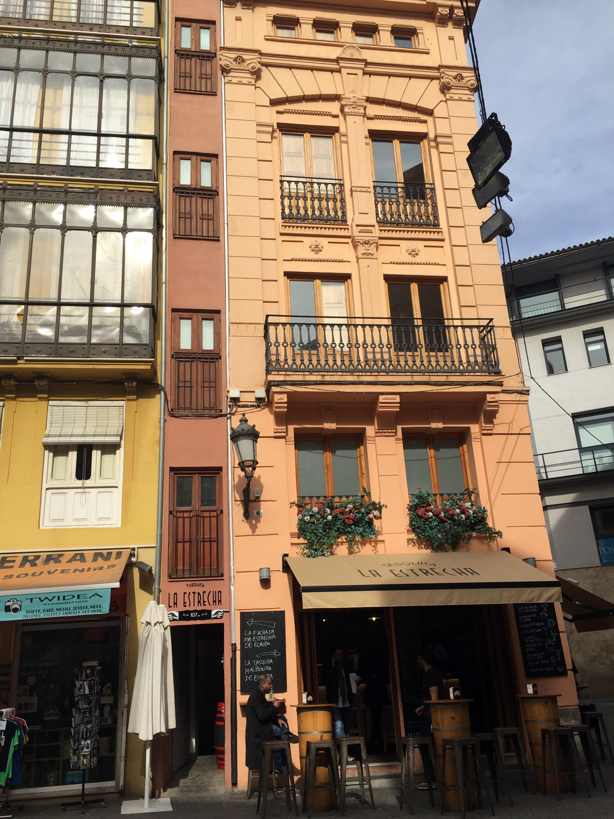 Tasquita La Estrecha. La fachada más estrecha de Europa está en Valencia.