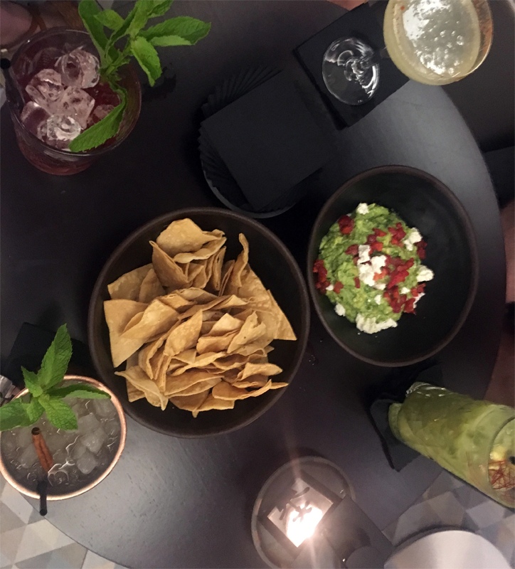 Descubre los cócteles y antojitos del Mezcal Lounge de Ameyal, el restaurante de alta cocina mexicana en Valencia